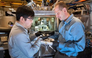 The microscope they developed produces x-ray images by scanning a sample while collecting various x-ray signals emerging from the sample.Image: Brookhaven National Laboratory