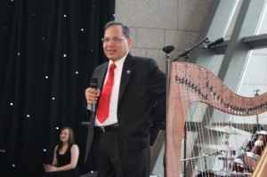 Subhash C. Singhal at the SOFC banquet. 