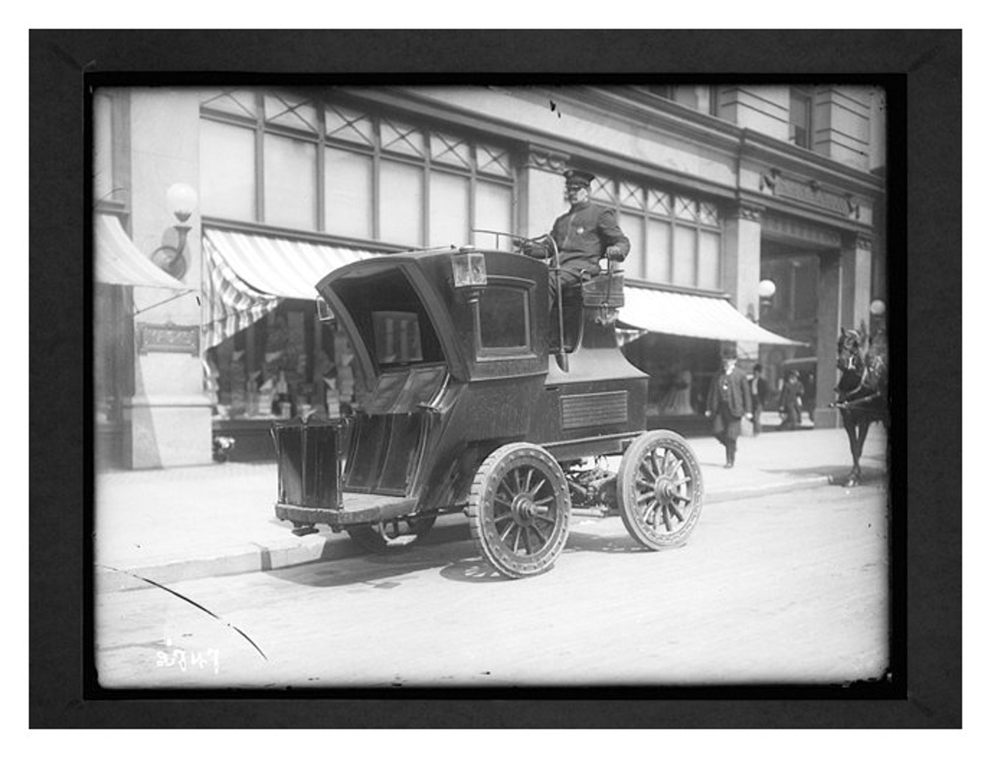 An Electrobat cab